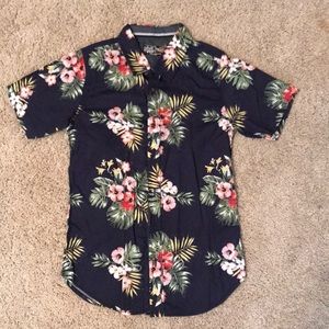 Boys size 8 Hawaiian Button Down S/S shirt